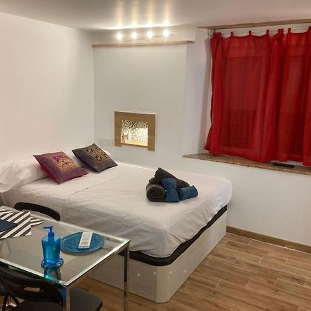 Malaguena Salerosa "Apartamento - Estudio Con Terraza" En Casa Tipica De 1 A 4 Dormitorios Málaga Buitenkant foto