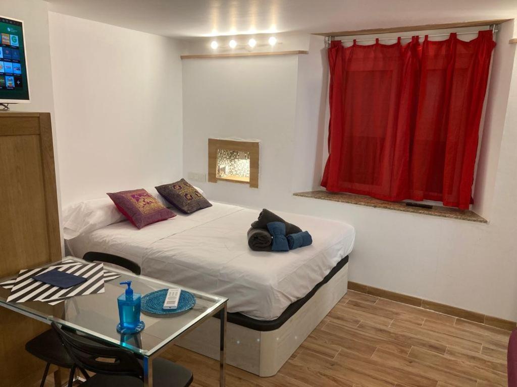 Malaguena Salerosa "Apartamento - Estudio Con Terraza" En Casa Tipica De 1 A 4 Dormitorios Málaga Buitenkant foto